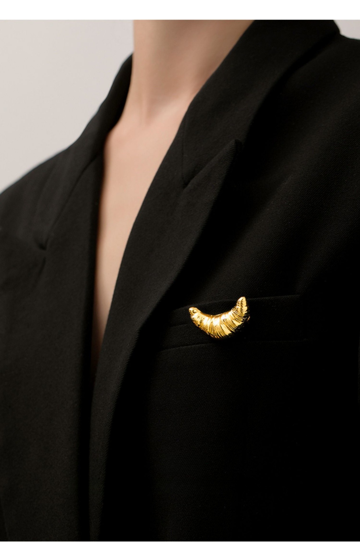 1PC Trend Croissant Brooches for Men Women Couple Metal Pins Gold Plated Silver Color Korean Fashion Vintage Luxury Jewelry Gift