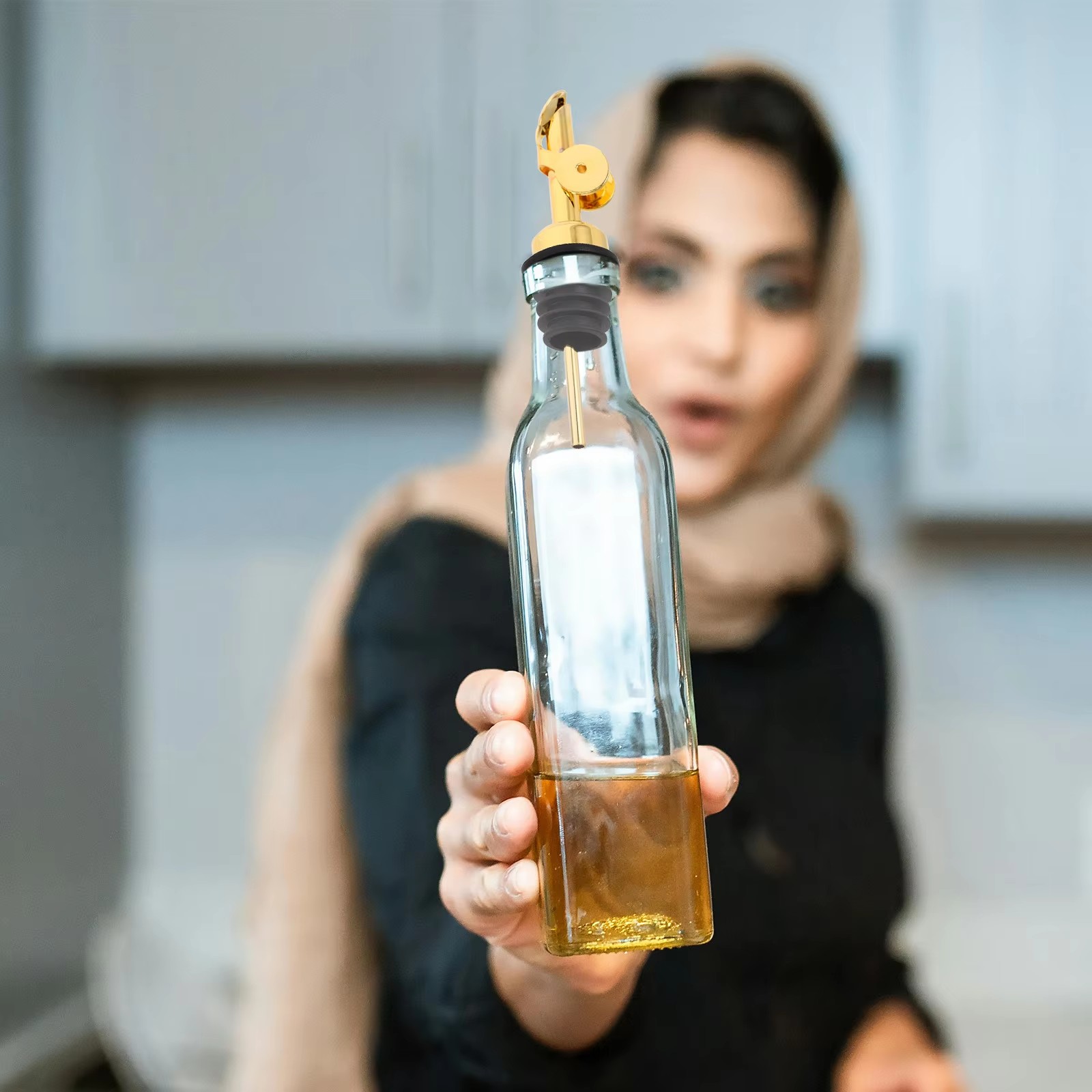 1PC Stainless Steel Bottle Pourer Auto Flip Liquor Bottle Pourer for Alcohol Pour Spout with Plug for Cocktail Olive Oil Vinegar