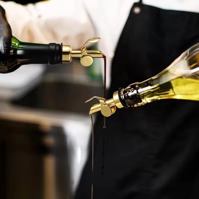 1PC Stainless Steel Bottle Pourer Auto Flip Liquor Bottle Pourer for Alcohol Pour Spout with Plug for Cocktail Olive Oil Vinegar