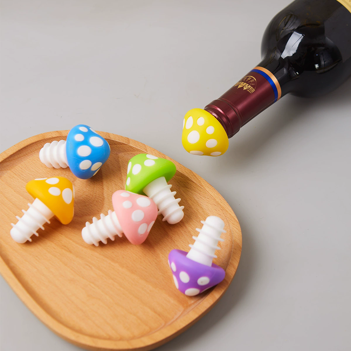 1Pc Mushroom Shaped Silicone Wine Bottle Stopper Holiday Leak Proof Cap for Glass Bottles Kitchen Gadget Sealing Lid