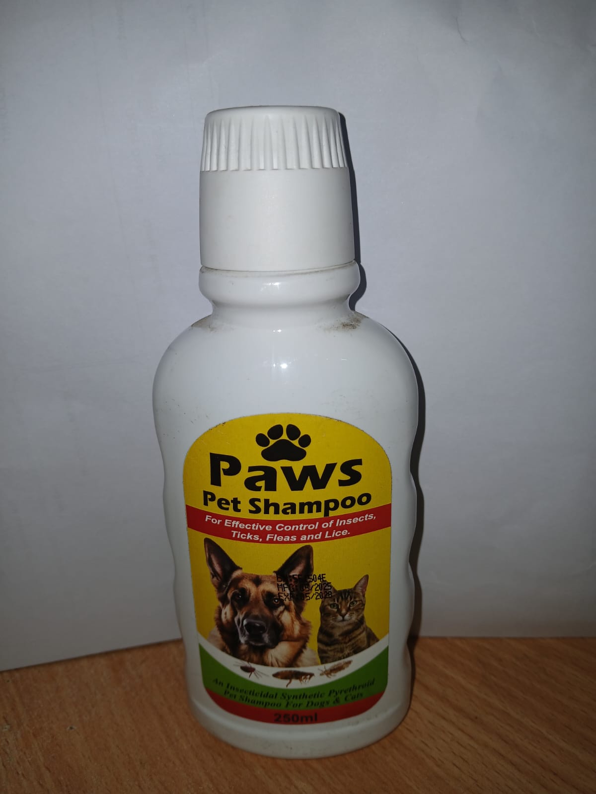 Paws Pet Shampoo – Gentle Dog & Cat Grooming Shampoo – Flea & Tick Control –