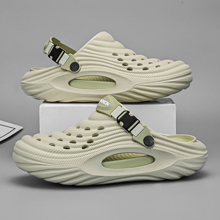 Men EVA Clogs Breathable Platform Water Shoes Closed Toe Lightweight Garden Beach Sandals Casual Outdoor Slippers
