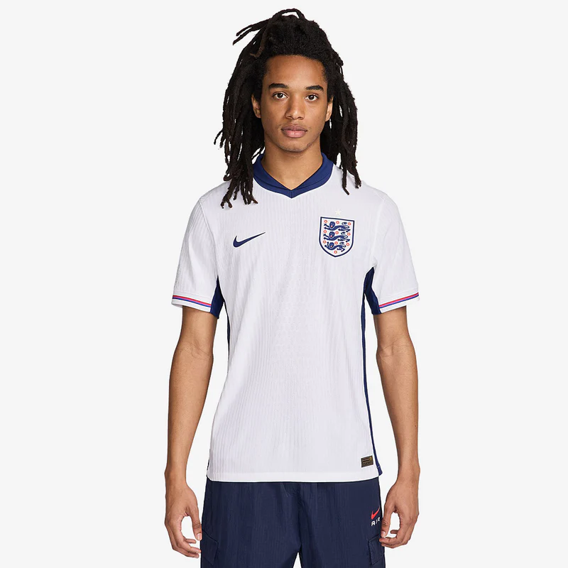 🦁 THREE LIONS CLASSIC • WORLD CUP 2026 🏴 England Fan Jersey – White Football Kit ⚽ Breathable Sports Wear 🔥 Premium Replica Edition