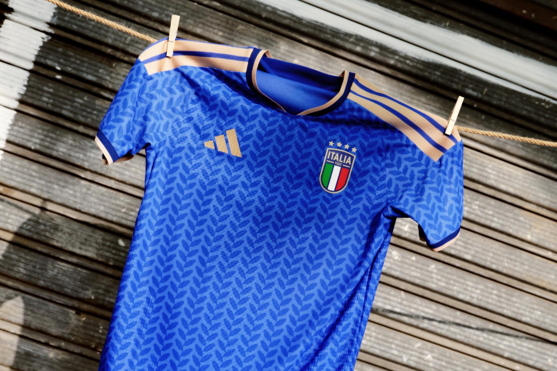 💙 AZZURRI LEGACY • WORLD CUP 2026 🇮🇹 Italy Fan Jersey – Classic Blue Football Kit ⚽ Breathable Sports Wear ✨ Premium Replica Edition