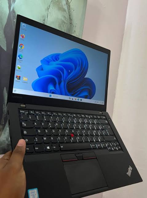 Lenovo ThinkPad T470s Business Laptop, Intel Core i7-7th Gen. CPU, 8GB RAM, 256GB SSD, 14 inch, Windows 11, Refurbished Laptop For Students & Office Professionals