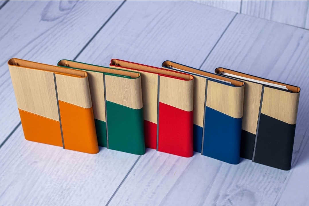 B5 Two-Tone Executive Notebook Journal with Free Pen – Premium Hardcover Diary for Office, School, Meetings & Daily Planning