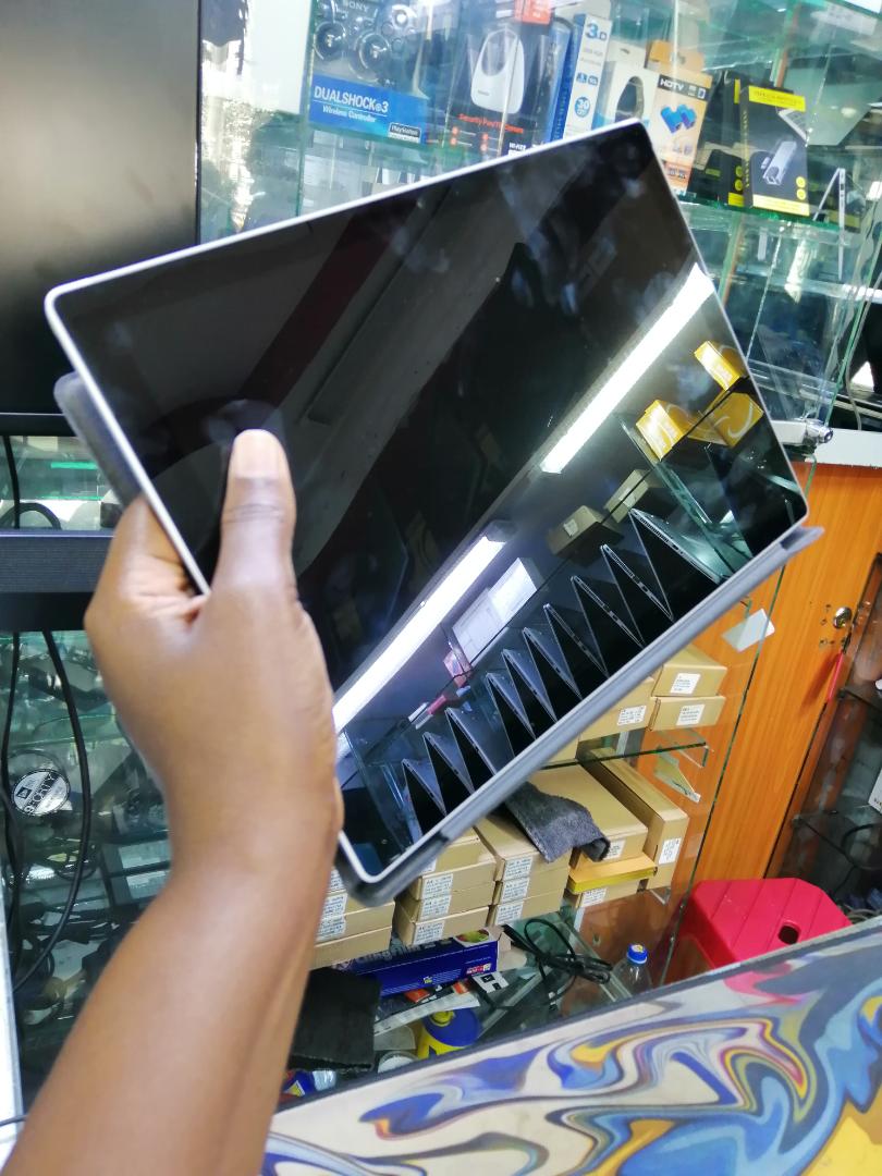 GRADE A MICROSOFT SURFACE PRO 4 COI7 8GBRAM 256SSD 7TH GENERATION WITH DETACHABLE KEYBOARD SPEED OF 2.60GHZ