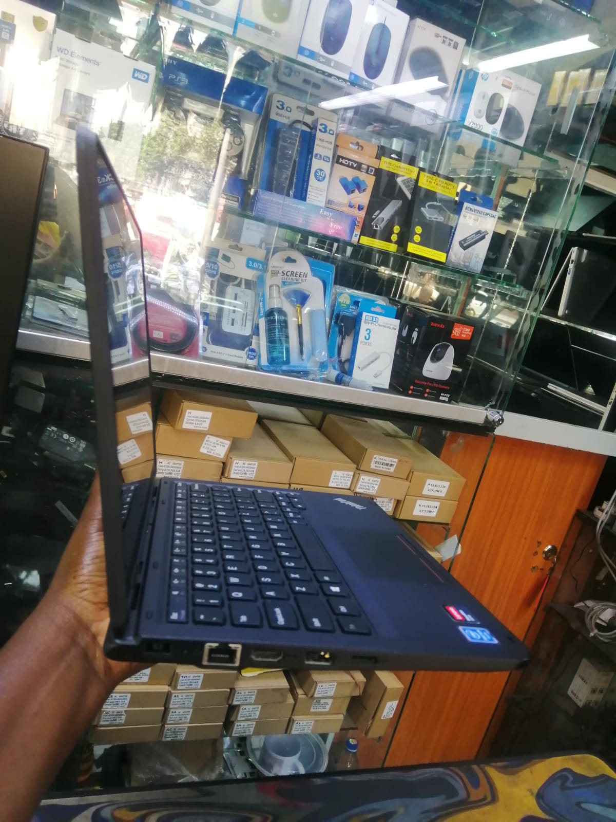 LENOVO THINKPAD YOGA 11E X 360 INTEL CELERON 4GBRAM 128SSD 11.6 ANTI-GLARE HD DISPLAY  2 IN 1 BUSSINESS LAPTOP EX UK