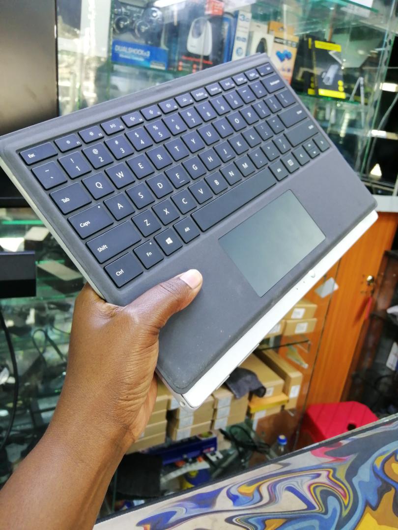 GRADE A MICROSOFT SURFACE PRO 4 COI7 8GBRAM 256SSD 7TH GENERATION WITH DETACHABLE KEYBOARD SPEED OF 2.60GHZ