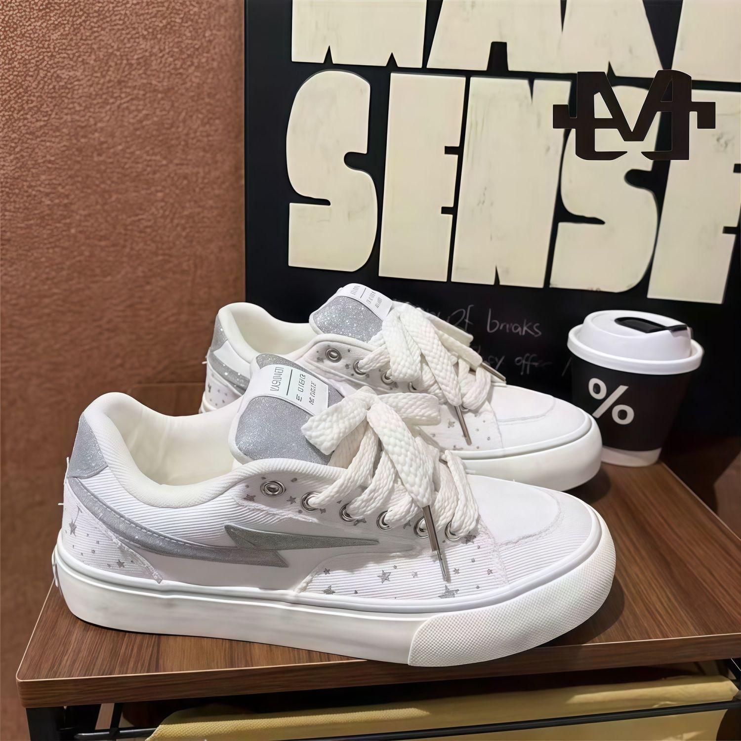 Small Batch Original Design Men's and Women's Shoes 2026 New Style Cool and Trendy Men's Spring Lightning Bread Couple Shoes