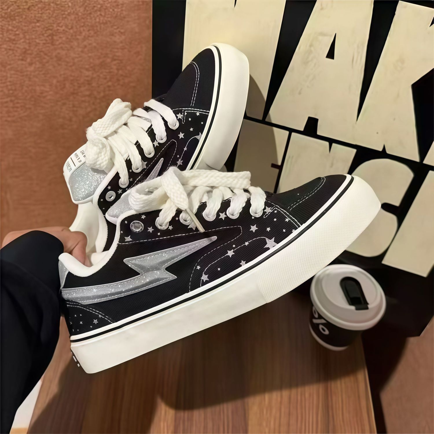 Small Batch Original Design Men's and Women's Shoes 2026 New Style Cool and Trendy Men's Spring Lightning Bread Couple Shoes