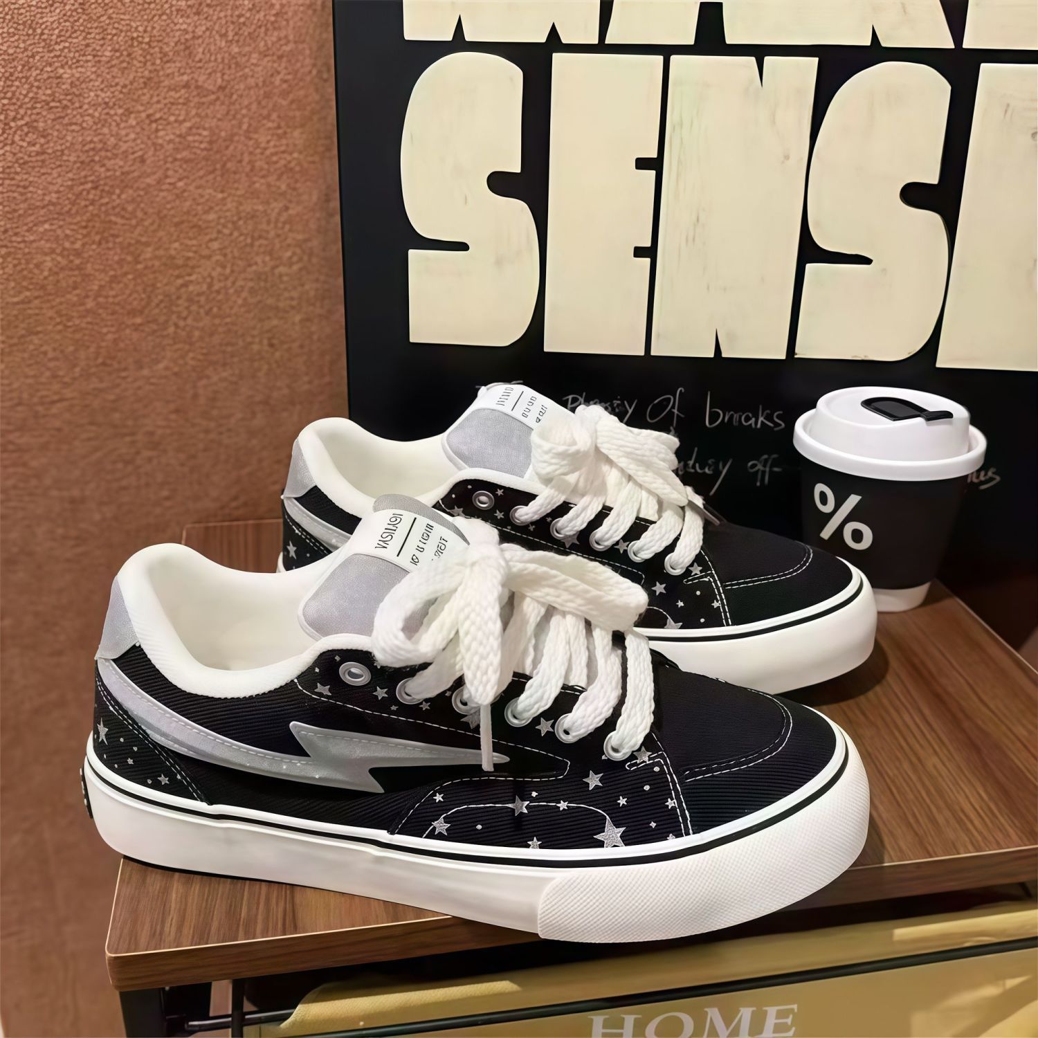Small Batch Original Design Men's and Women's Shoes 2026 New Style Cool and Trendy Men's Spring Lightning Bread Couple Shoes