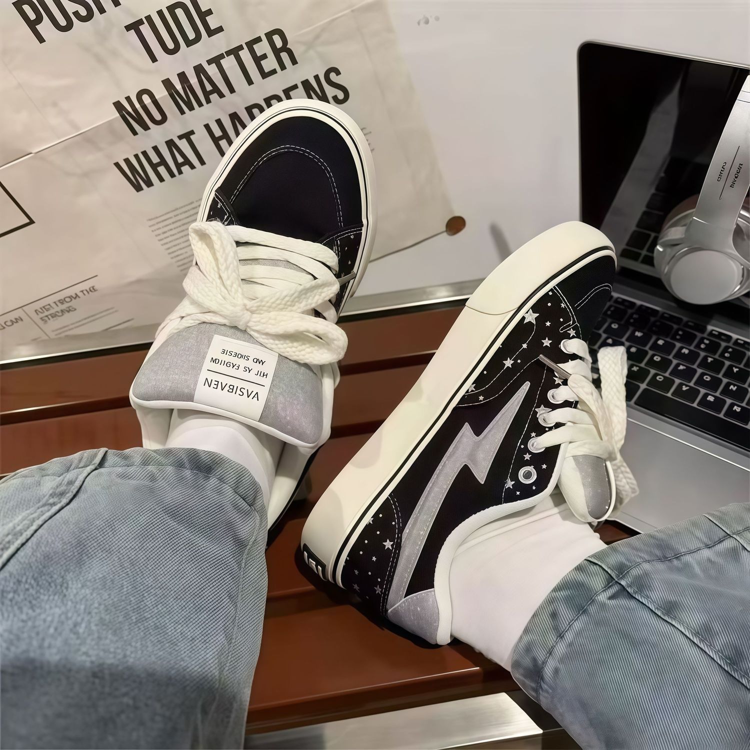 Small Batch Original Design Men's and Women's Shoes 2026 New Style Cool and Trendy Men's Spring Lightning Bread Couple Shoes