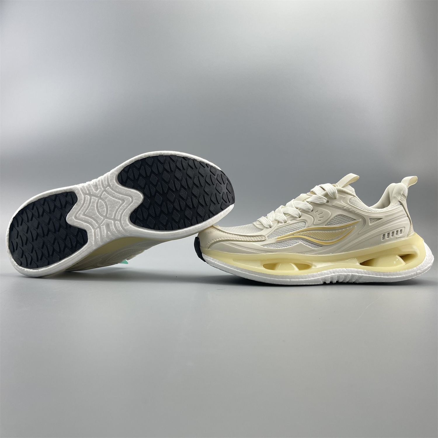 Couple style casual sports shoes with popcorn lightweight and comfortable sole, four season style, high cost-effectiveness in shopping malls
