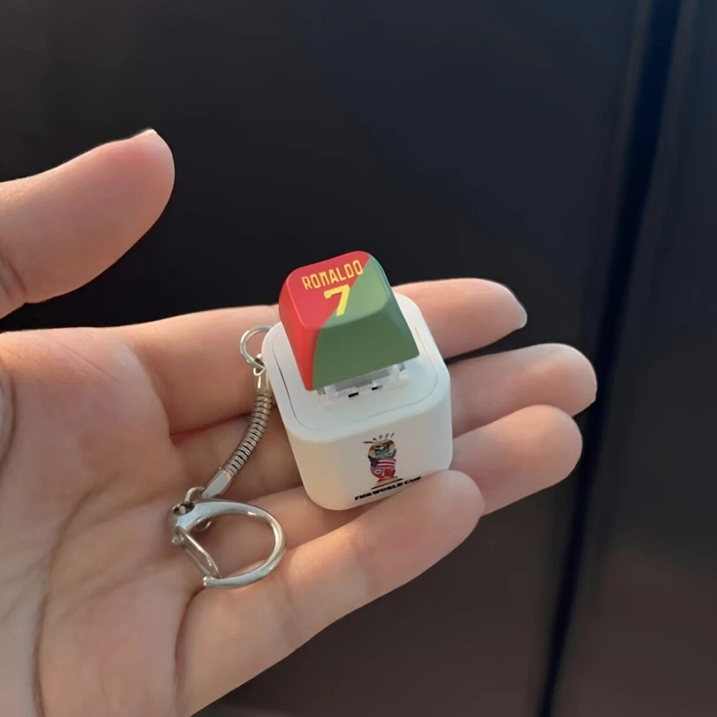 2026 World Cup Cristiano Ronaldo "Siu" Sound-Button Keychain & Light-Up Bag Charm – Fan Merchandise & Souvenir