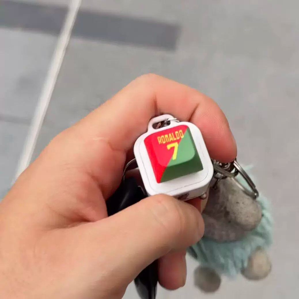 2026 World Cup Cristiano Ronaldo "Siu" Sound-Button Keychain & Light-Up Bag Charm – Fan Merchandise & Souvenir