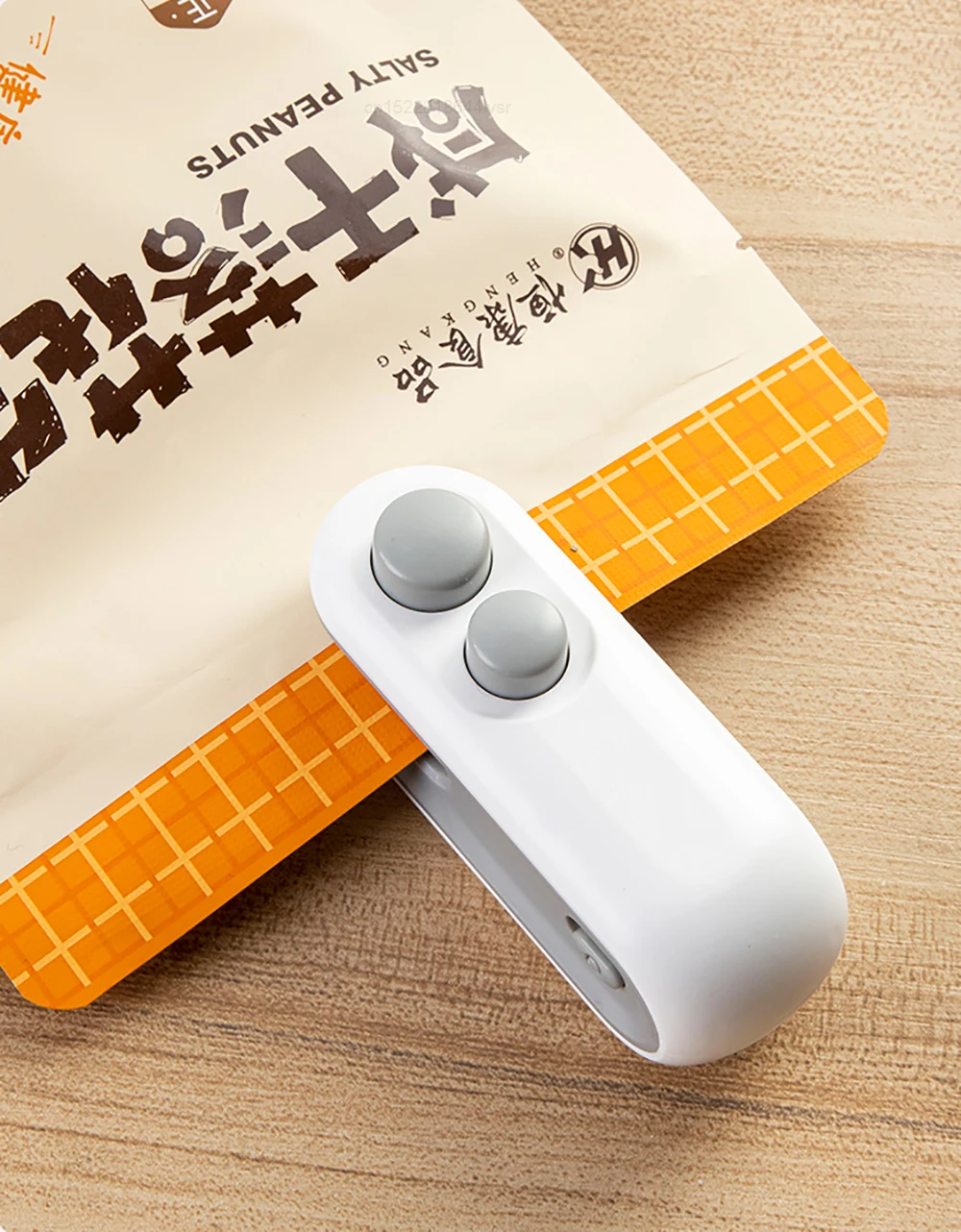 Mini sealing machine household plastic sealing machine snack moisture-proof sealing tool portable plastic bag food preservation plastic sealing machine
