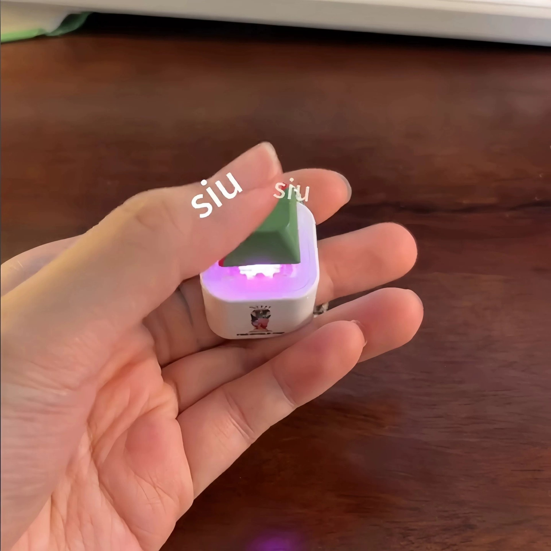 2026 World Cup Cristiano Ronaldo "Siu" Sound-Button Keychain & Light-Up Bag Charm – Fan Merchandise & Souvenir