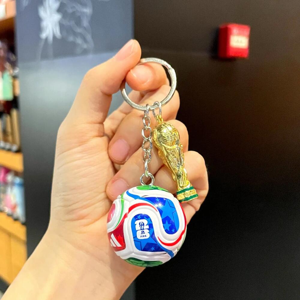 New World Flag Football Keychain Country Soccer Club Fans Keyring Car Key Chains Souvenir Bag Pendant Accessories Gift FIFA World Cup Trophy Keychain