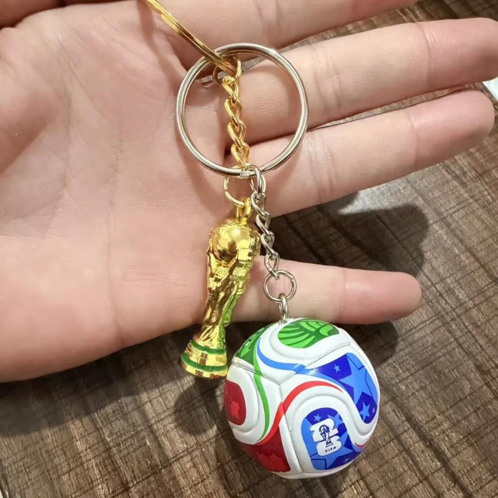 New World Flag Football Keychain Country Soccer Club Fans Keyring Car Key Chains Souvenir Bag Pendant Accessories Gift FIFA World Cup Trophy Keychain