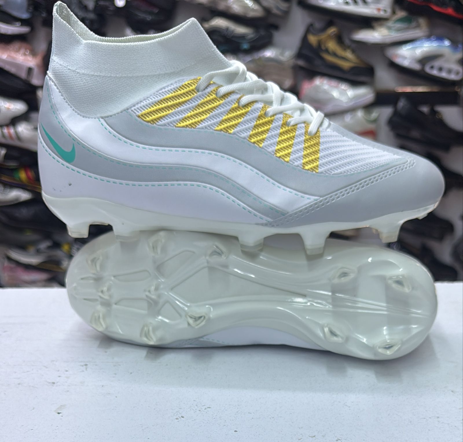 NIKE SOCCER SPORTS TRAINERS