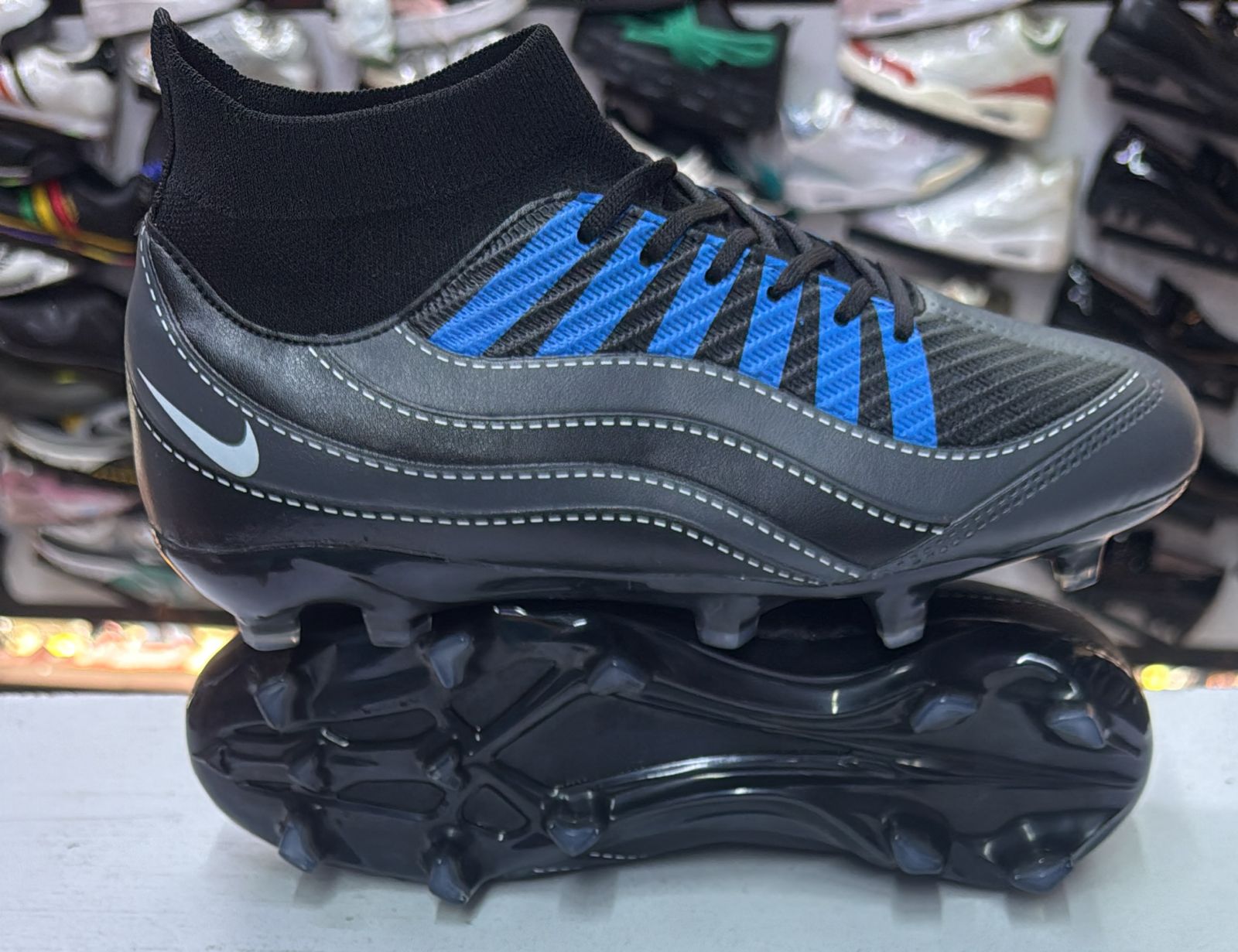 NIKE SOCCER SPORTS TRAINERS