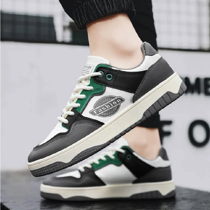 Men's shoes Trendy Board Shoes trend men's sports shoes men sneakers casual shoes lightweight comfortable men's versatile high-end  Anti-slip soft soled sports casual white flat shoes