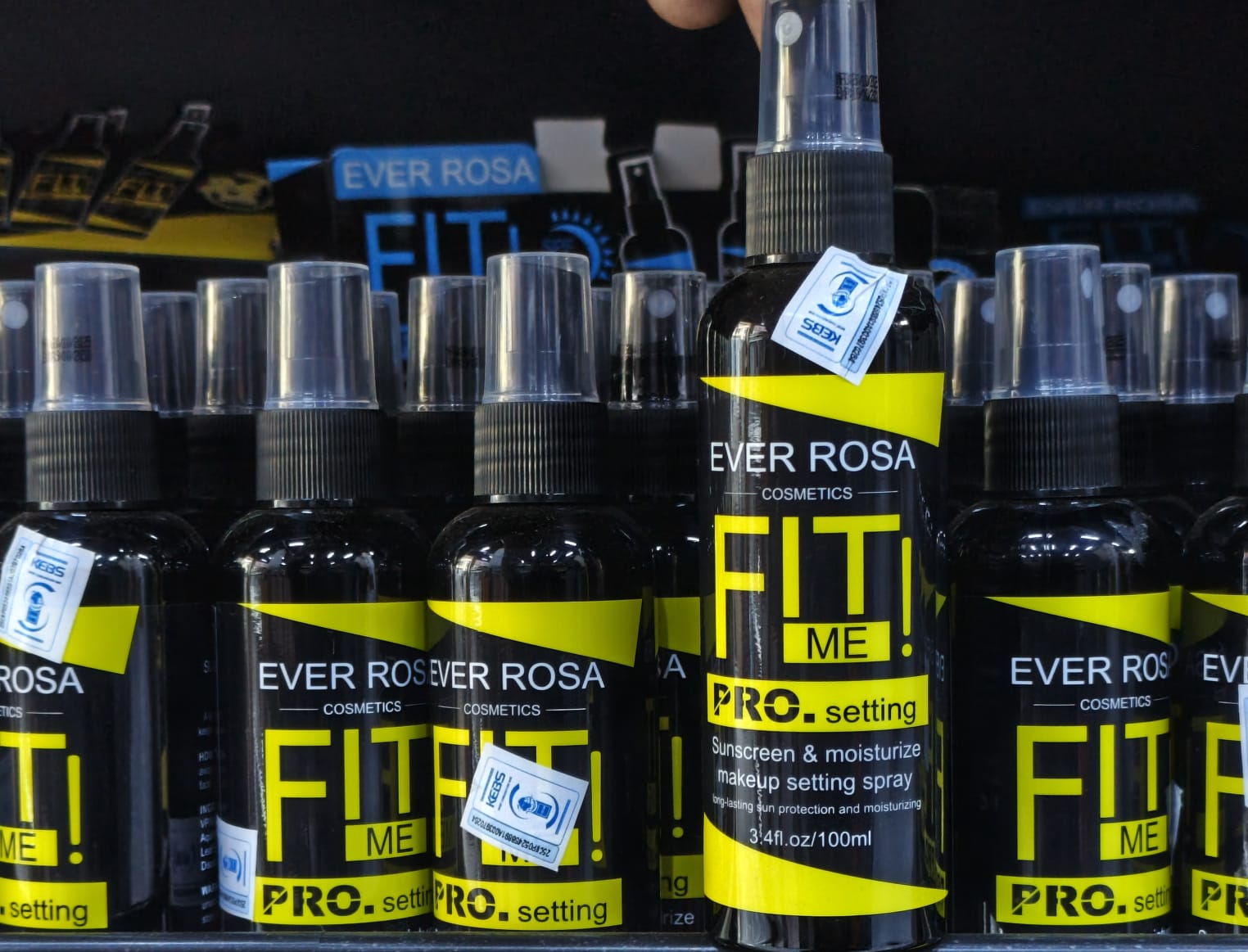 Ever Rosa Fit Me Pro Makeup Setting Spray Sunscreen & Moisturizing (100ml)