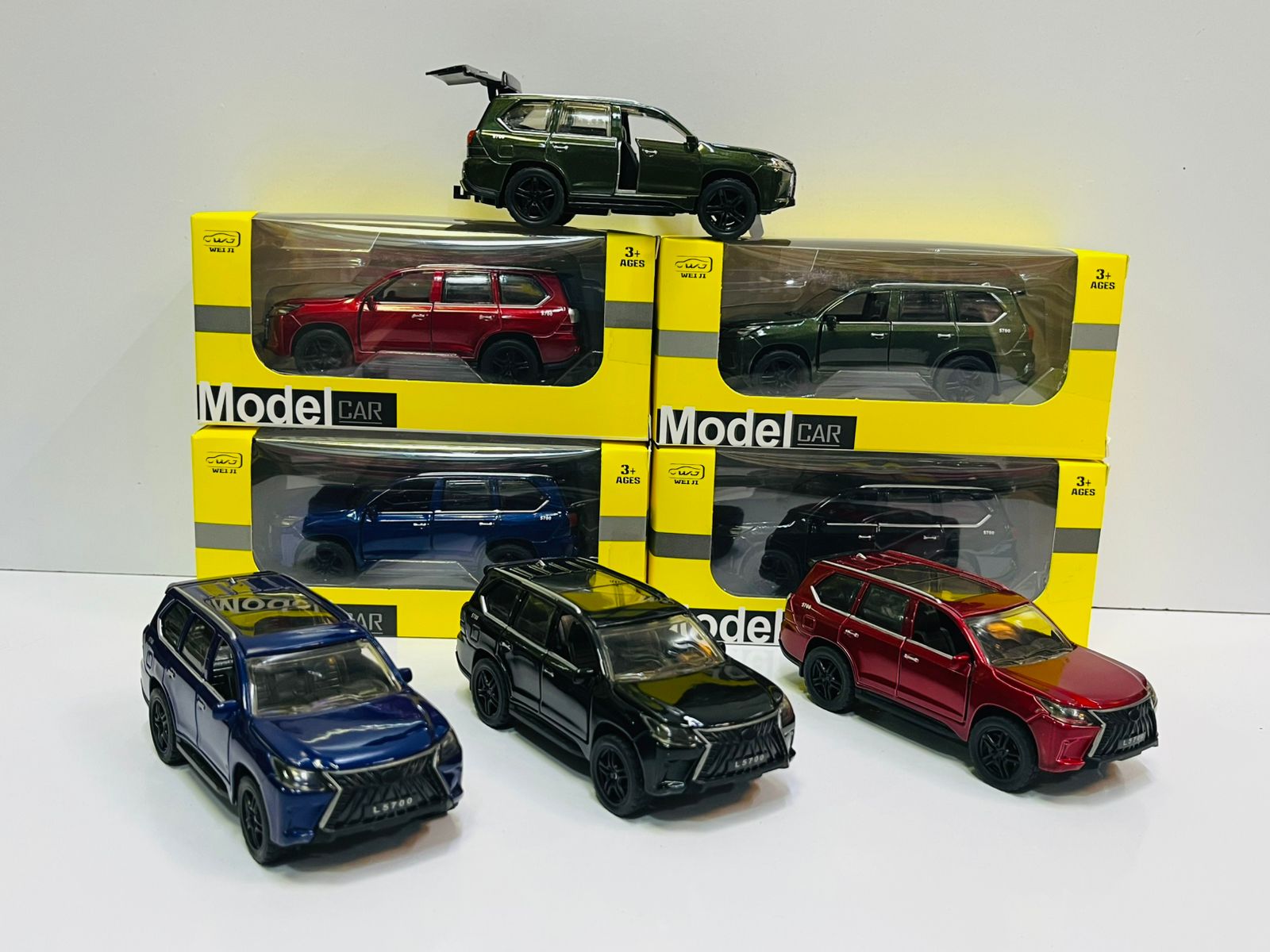 Die Cast Alloy Car Toy with Sound, Light & Open Doors – Pull Back Model Vehicle with Realistic Engine Sounds & Illumination, Interactive Toy Gift for Kids & Collectors