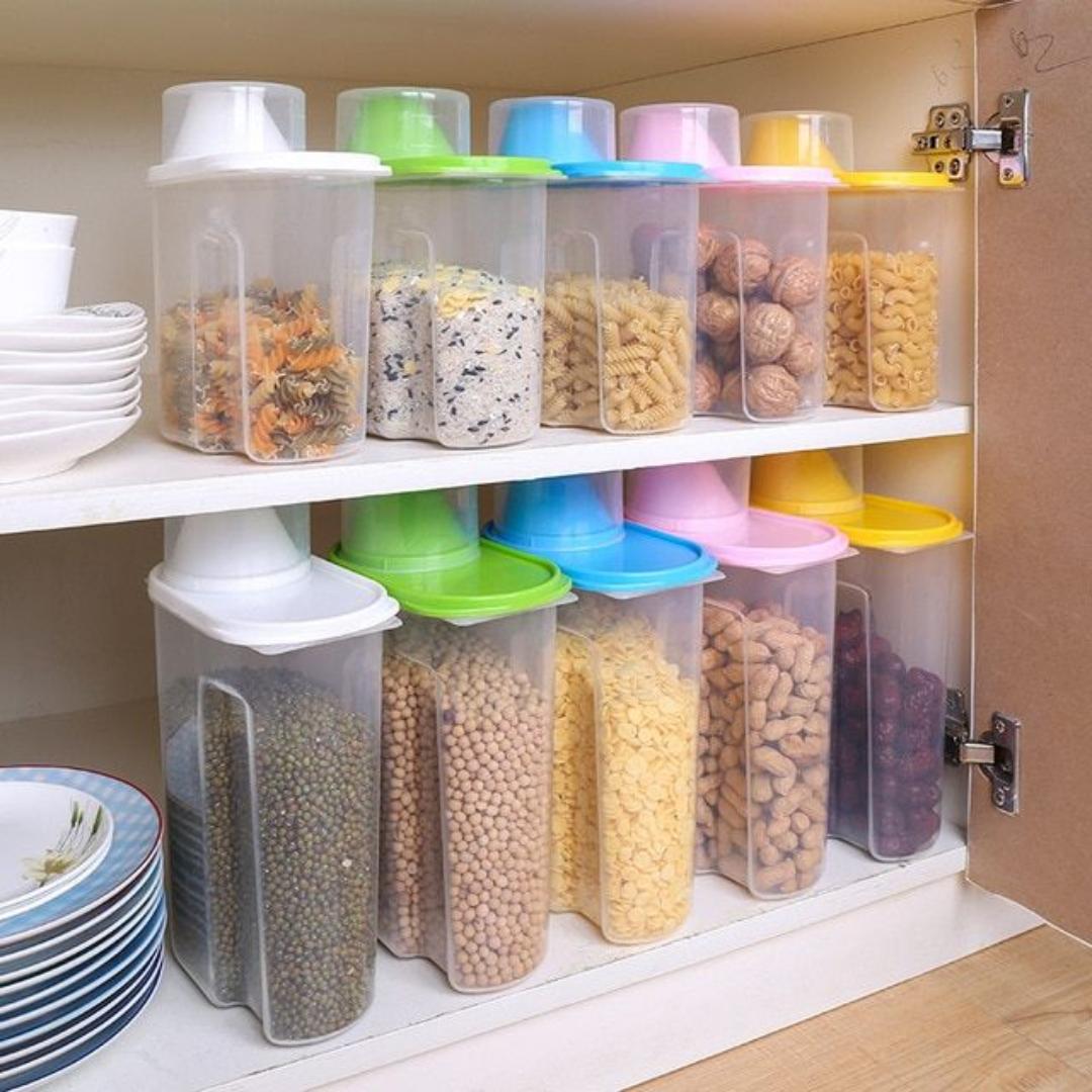 4L Airtight Food Storage Container with Pour Spout - Clear Plastic Cereal Dispenser with Measuring Scale, Locking Lid Handle for Rice Flour Sugar Pasta Kitchen Pantry Organizer 31cm x 21cm x 10cm