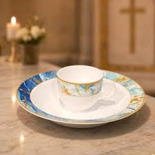 Signature "Majestic Ocean" 11-Inch Flatter Dinner Plate. Signature Majestic Ocean 11-inch Flatter Dinner Plate features a striking blue and gold marble rim pattern on durable opalware glass.