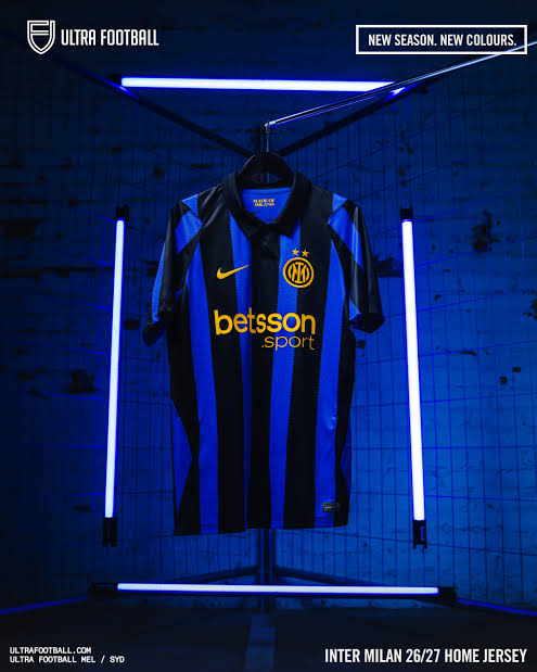 💙🖤 NERAZZURRI CITY STYLE! Inter Milan FC 2026/27 Home Jersey – Stylish Black & Lyon Blue Striped Football Shirt with Gold Details & Classic Collar for Matchday & Fans ⚽🔥
