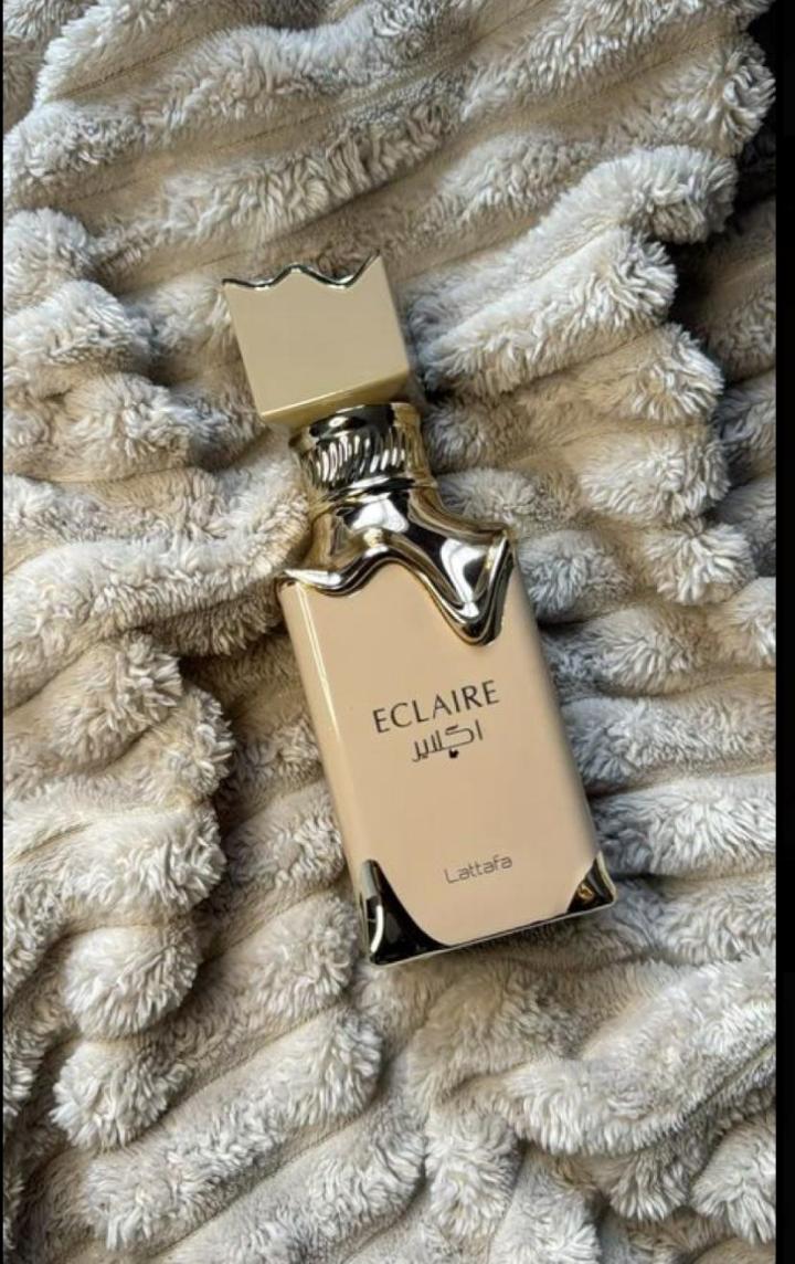 Lattafa Eclaire is a 100ml gourmand Eau de Parfum with a sweet, dessert-like profile. Notes of caramel, vanilla, and sugar create a warm, indulgent scent reminiscent of pastry. The bottle and box fe