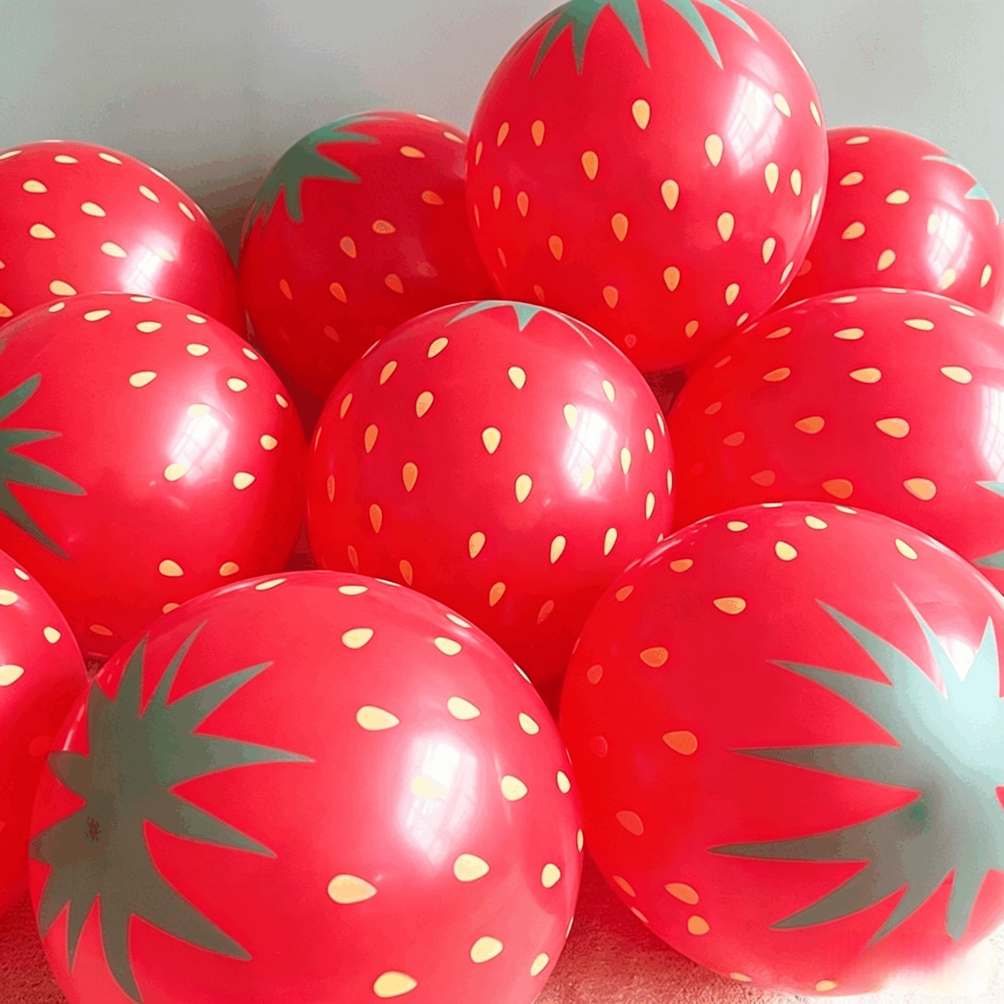 Cute Strawberry Printed Latex Balloons, 12" Red Fruit Theme Balloons for Birthday Party, Baby Shower, Kids Event Decorations, Pack of 6pcs