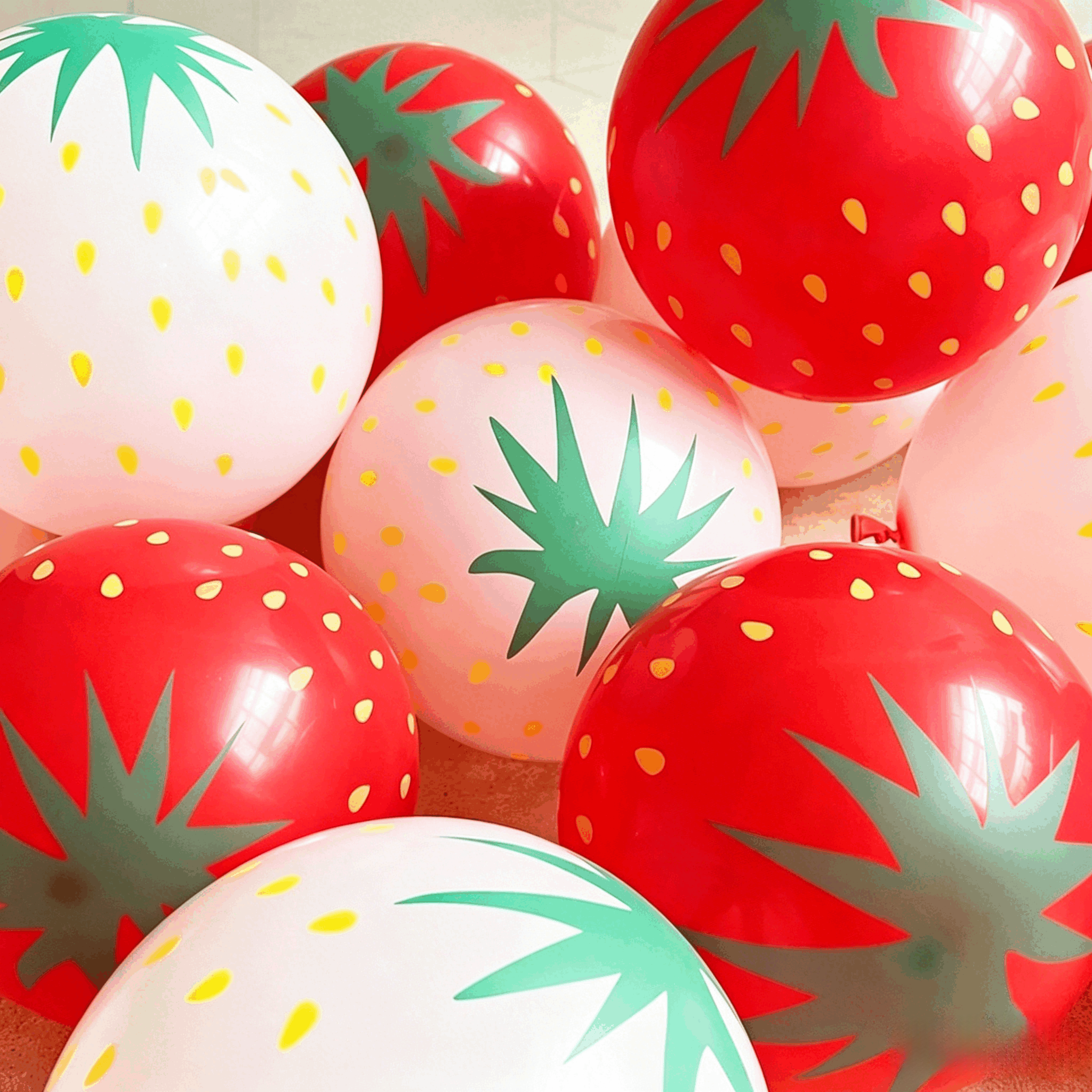 Cute Strawberry Printed Latex Balloons, 12" Red Fruit Theme Balloons for Birthday Party, Baby Shower, Kids Event Decorations, Pack of 6pcs