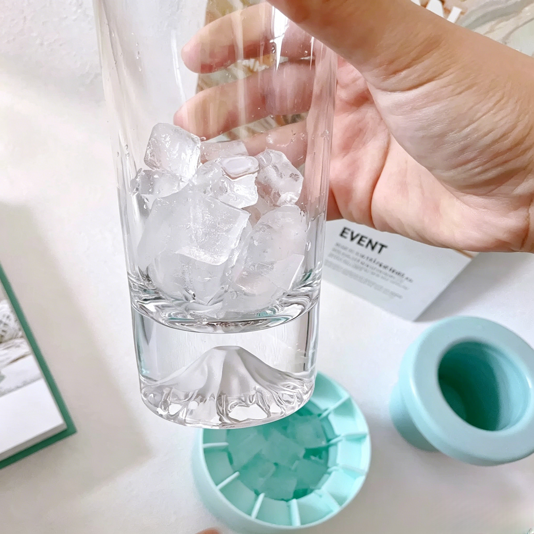 2Pcs Round Silicone Ice Cube Tray With Lid  Reusable Ice Maker Mold For Home Kitchen