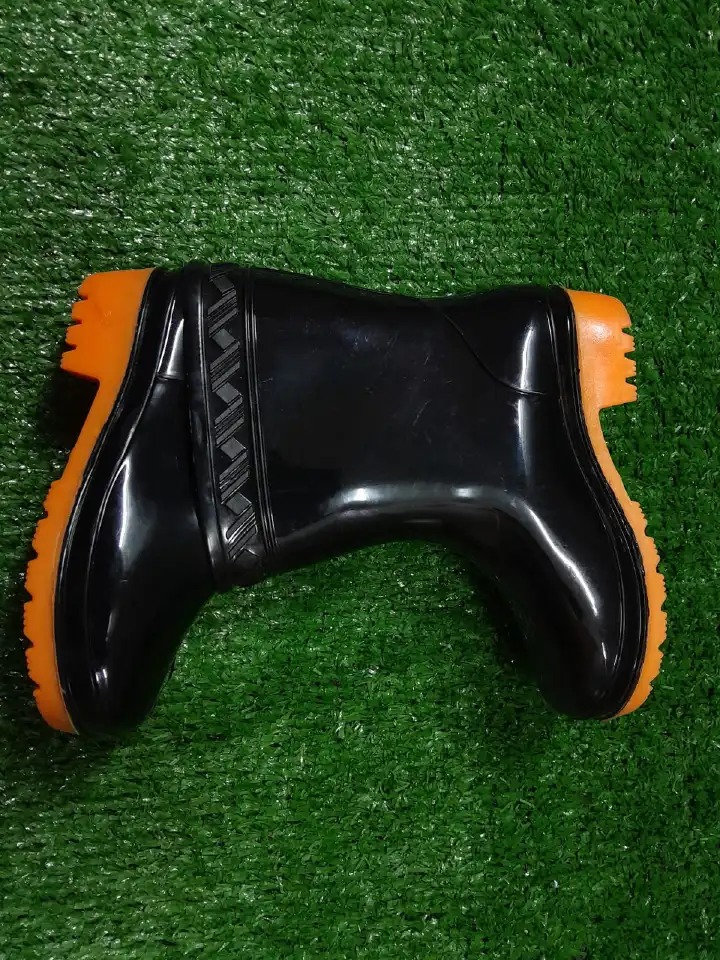 Good Quality Unisex Kids Gumboots Durable Fabric Coating inside for the rainy season and offers warm feel(small size) for boys and girls school gumboots
