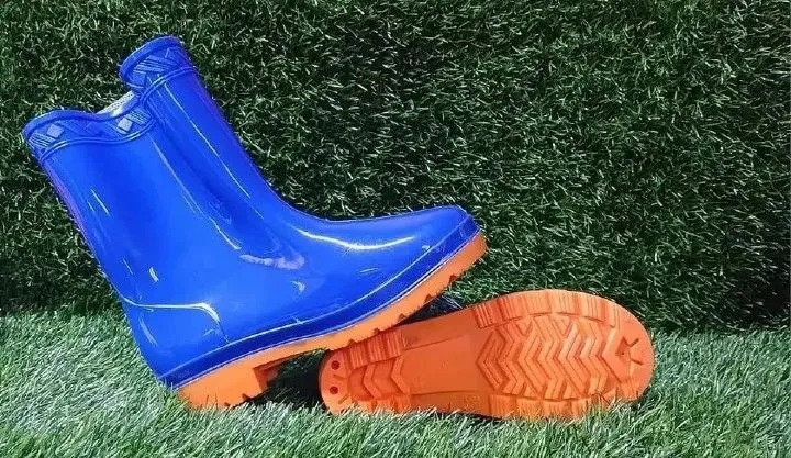 Good Quality Unisex Kids Gumboots Durable Fabric Coating inside for the rainy season and offers warm feel(small size) for boys and girls school gumboots