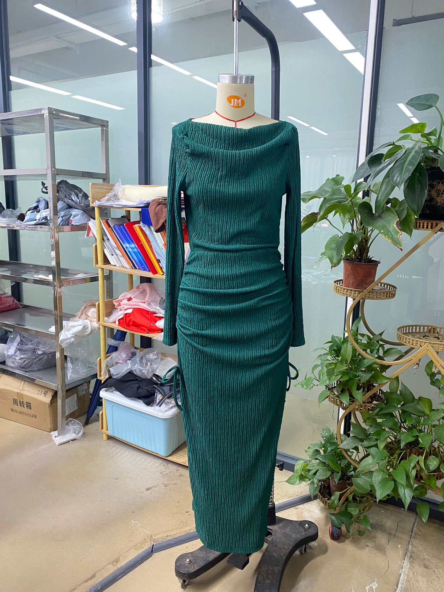 Hot Women's Clothing selling French knitted long sleeved high waisted slim fit retro dress for women