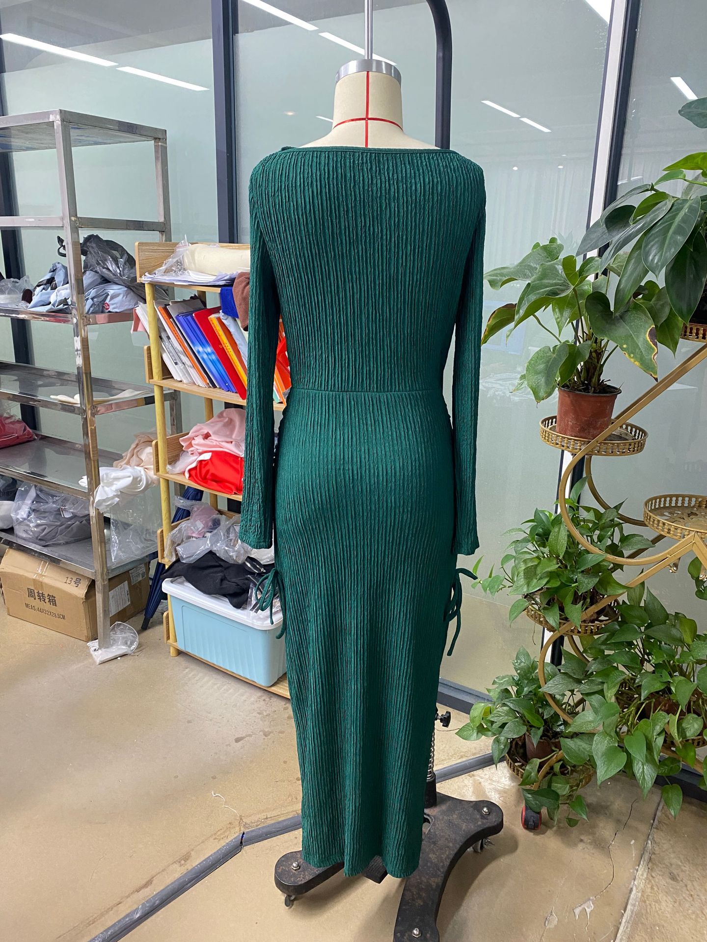Hot Women's Clothing selling French knitted long sleeved high waisted slim fit retro dress for women