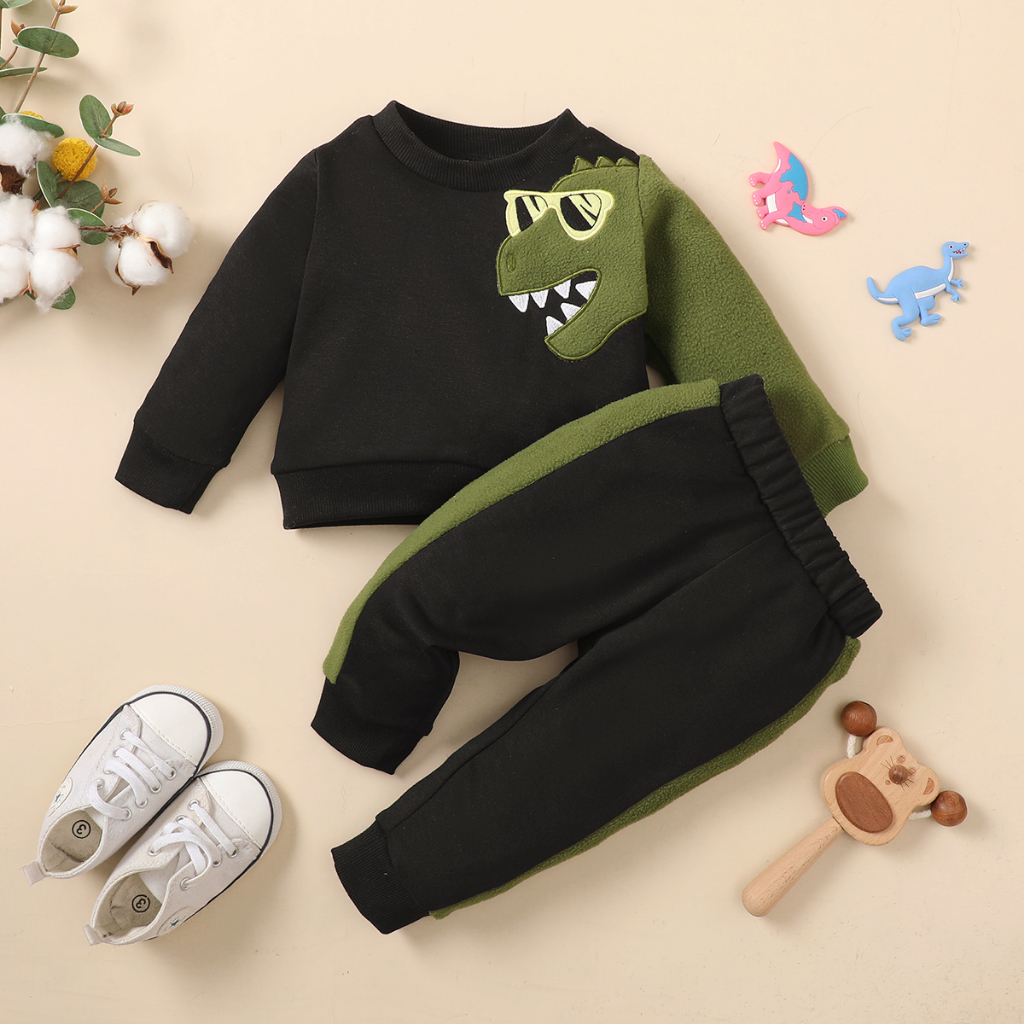 【3-24M】 2PCS Baby Boy Outfit: Dinosaur Patch Sweatshirt with Color-Block Fleece Sleeves + Matching Jogger Pants with Side Fleece Panels – Cute Daily Fall/Winter Set