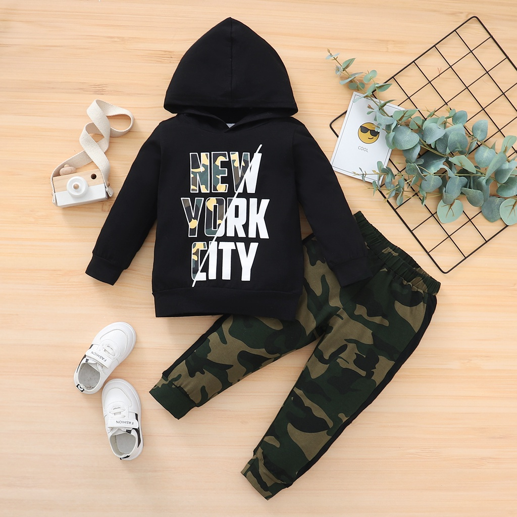 【2PCS】 18M-5Y Baby Boy Casual Set | "NEW YORK CITY" Print Hoodie + Camouflage Pants | Trendy Fall/Winter Outfit
