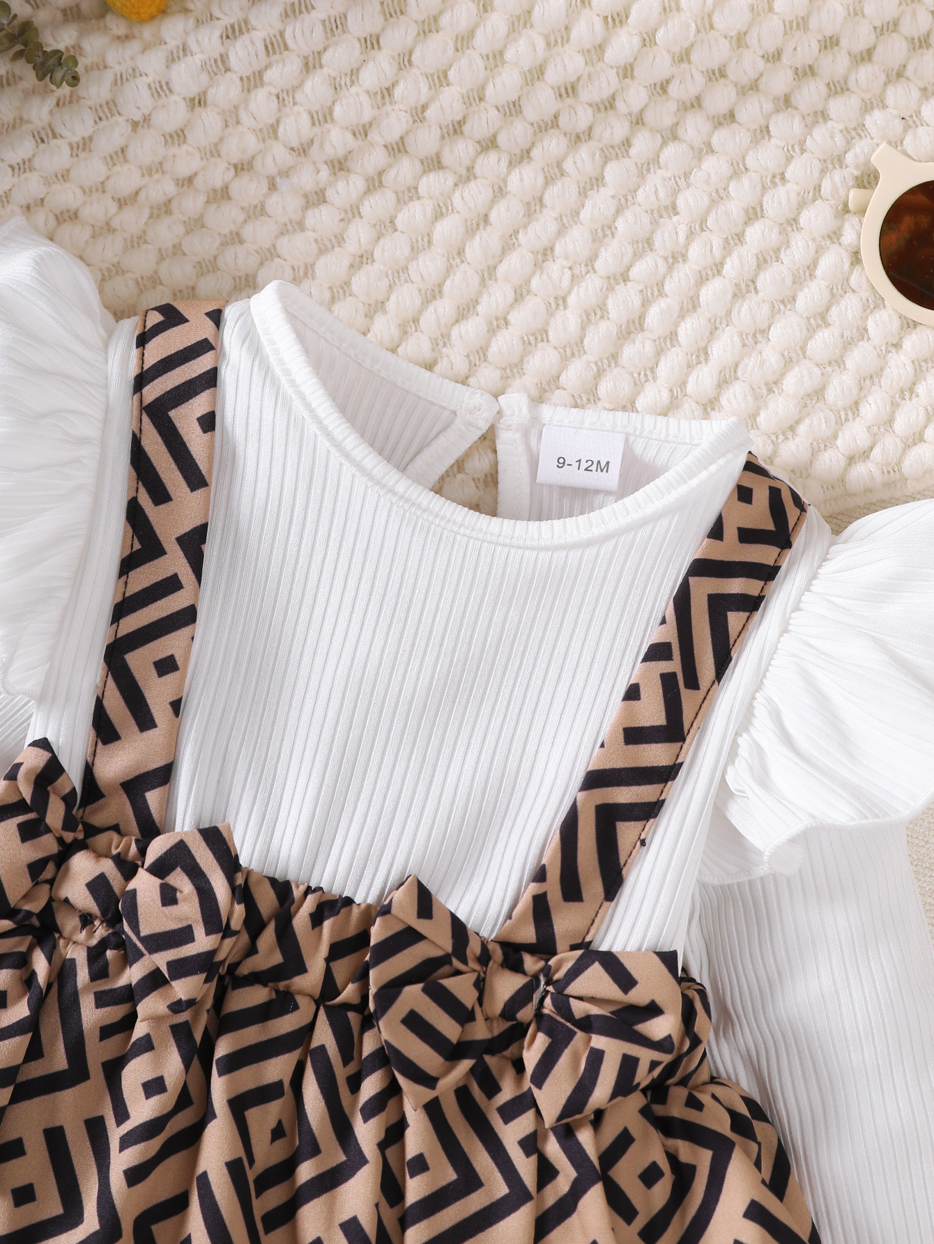 Catpapa girl Ruffle Long Sleeve Ribbed Top Geometric Print Suspender Romper with Bow Headband 2Pcs Set, 0-2Y Baby Girls, Soft Skin-Friendly Fabric, For Daily Outings & Baby Photoshoots