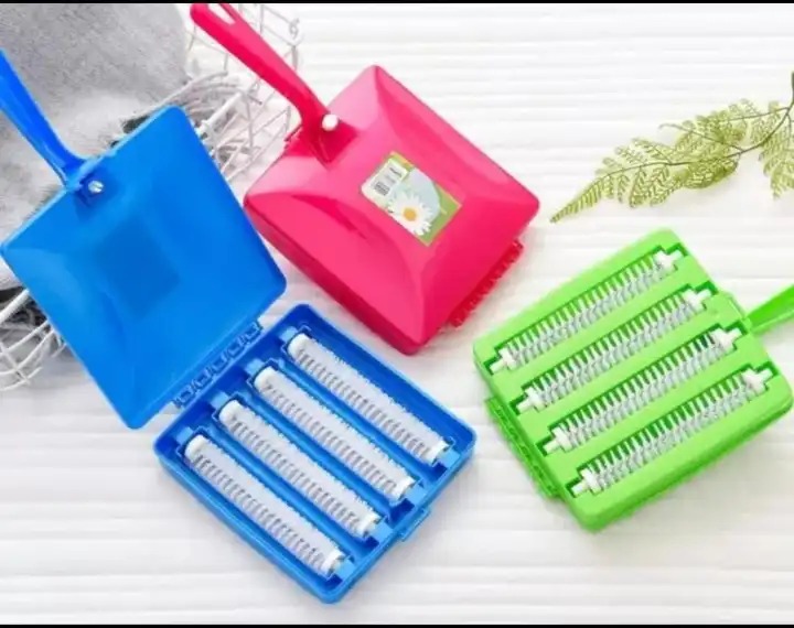 FAST SELLING!!! Manual carpet brush mini vacuum cleaner Manual carpet brush vacuum cleaner, no electricity and no batteries meaning it is Handheld brush which can be used anywhere✔✔👍.