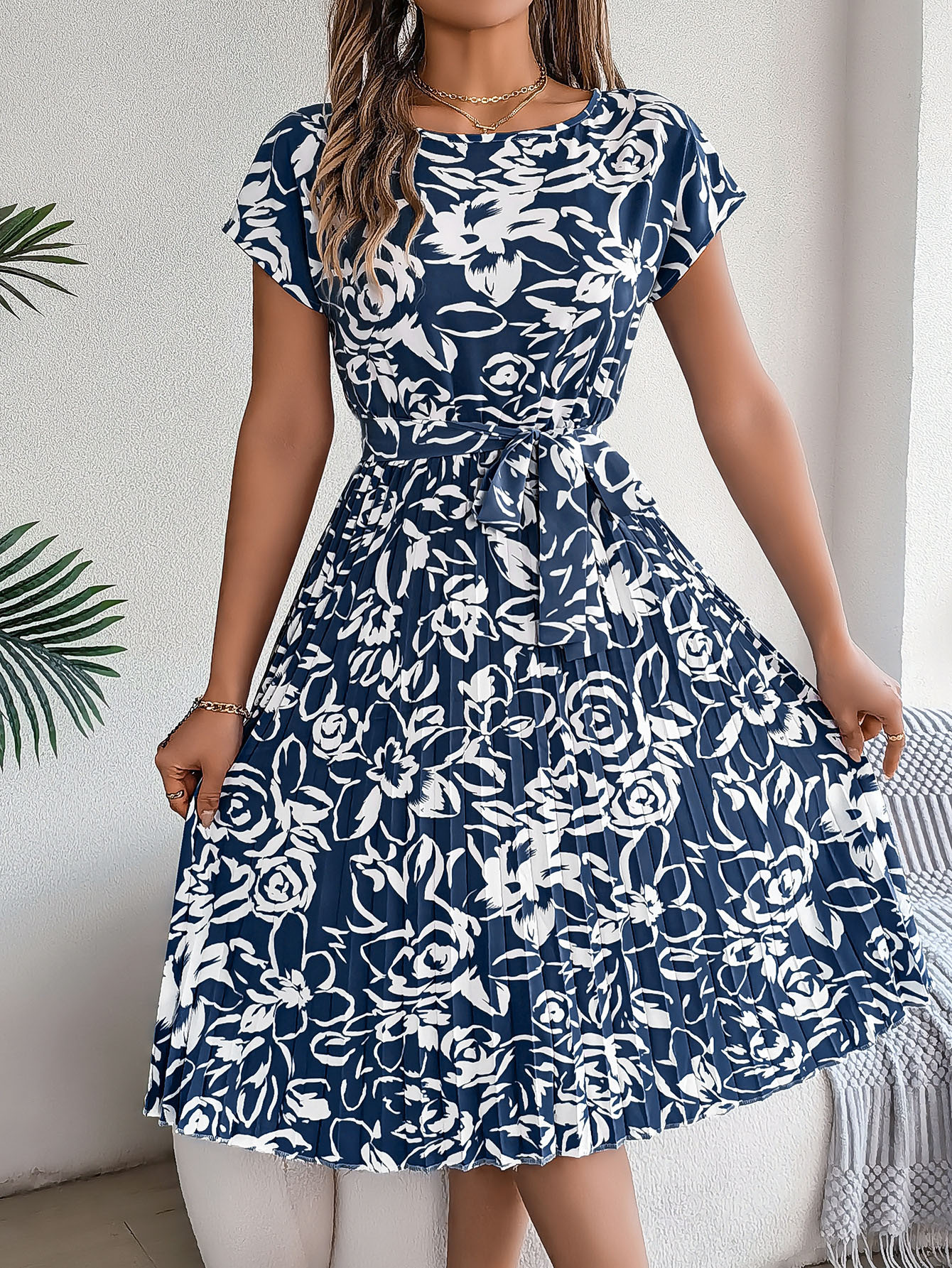 Independent cross-border women's clothing 2025 spring/summer new foreign trade casual short sleeved floral lace up dress pleated skirt red S