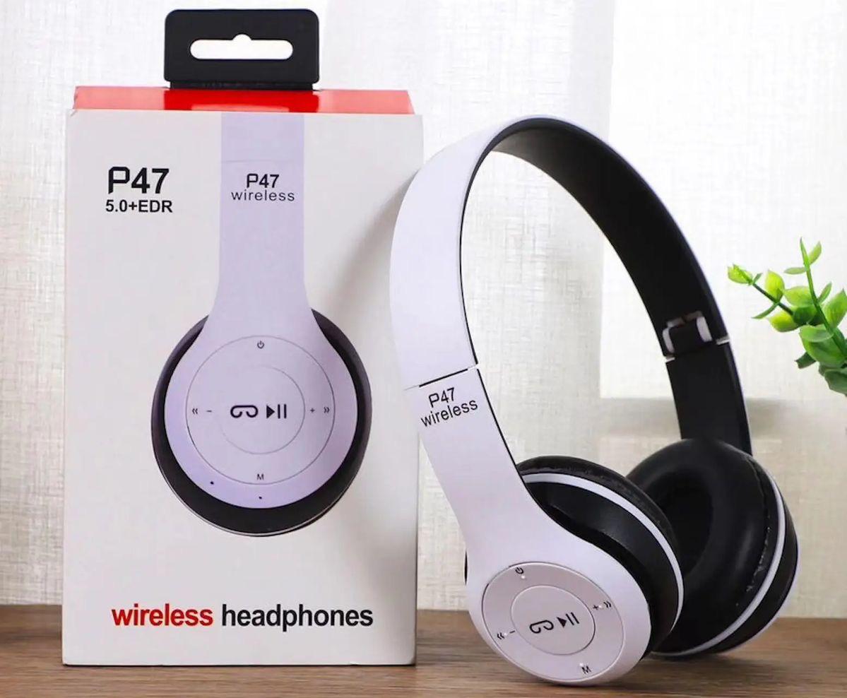 Headphones 
Noise cancelling 
Long lasting battery 
Long play time