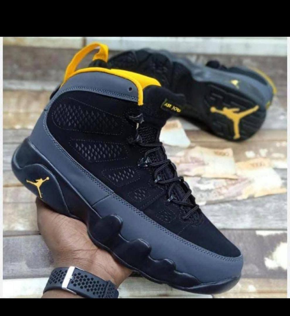 Unisex High-Top Athletic Basketball Sneakers – Black & Grey Lightweight Sports Shoes
,,,Step up your style and performance with these premium high-top athletic sneakers. ..
