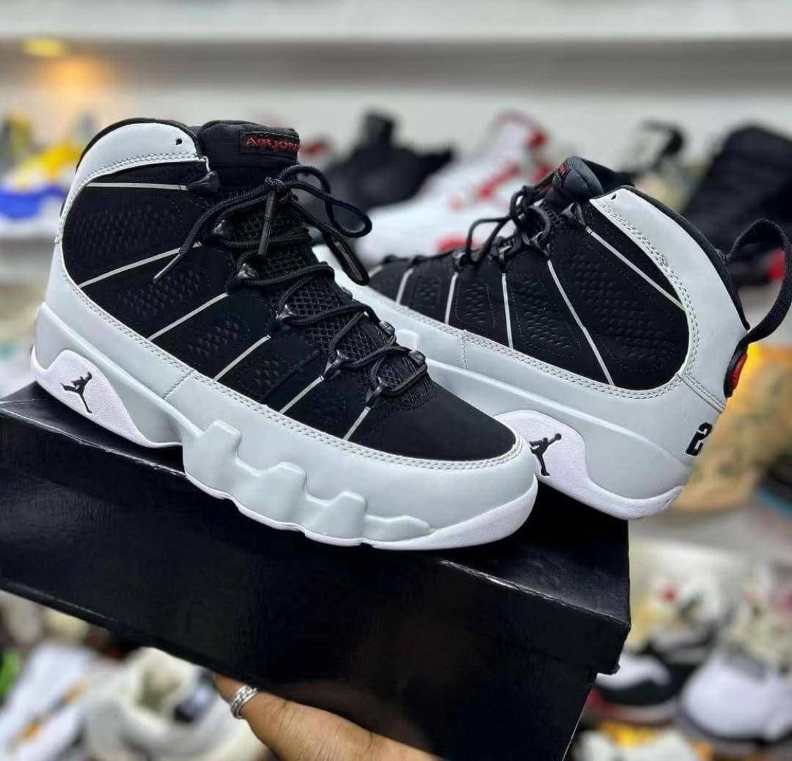 Unisex High-Top Athletic Basketball Sneakers – Black & Grey Lightweight Sports Shoes
,,,Step up your style and performance with these premium high-top athletic sneakers. ..