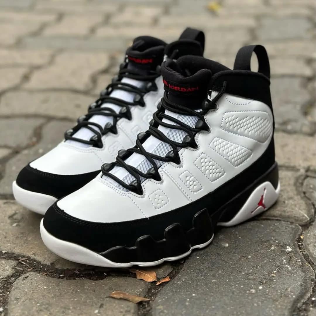 Unisex High-Top Athletic Basketball Sneakers – Black & Grey Lightweight Sports Shoes
,,,Step up your style and performance with these premium high-top athletic sneakers. ..