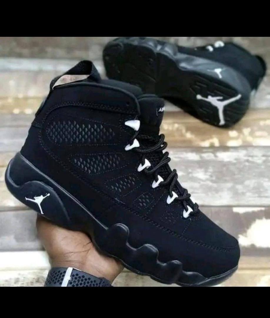 Unisex High-Top Athletic Basketball Sneakers – Black & Grey Lightweight Sports Shoes
,,,Step up your style and performance with these premium high-top athletic sneakers. ..